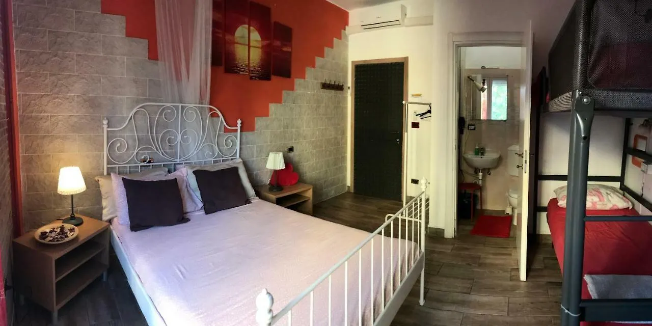 Hostel Europe Station Rooms Parma Italy